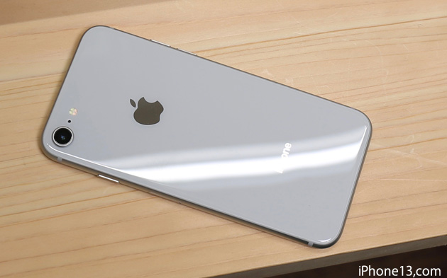ソフトバンクのiPhone 8 シルバーが無事発売日に到着！iPhone4sのホワイトと比較してみた