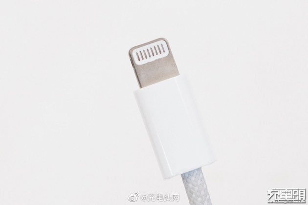 iPhone12には耐久性が向上した編み込み式「USB-C to Lightningケーブル」が同梱